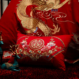 红色枕芯