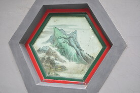 北京北海公园景墙上的花窗