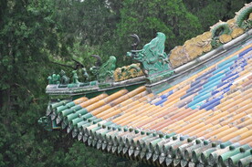 绿琉璃瓦剪边古建屋顶