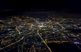 航拍莫斯科灯火通明城市夜景
