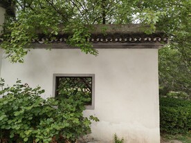 徽派建筑园林景观窗格白墙灰瓦