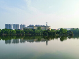 武科大沁湖湖心岛图书馆