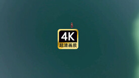 航拍湖面的小船