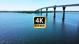 航拍游艇穿过大桥