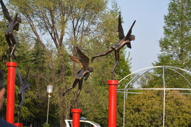  演奏的天使雕塑