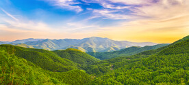 草原高山河流风景图片