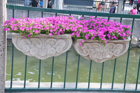 路边的GRC花钵