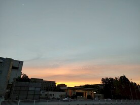 日落晚霞和城市