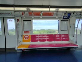 北京地铁亦庄线空座位窗外风景