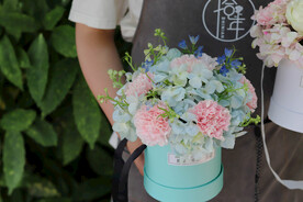 鲜花抱抱桶