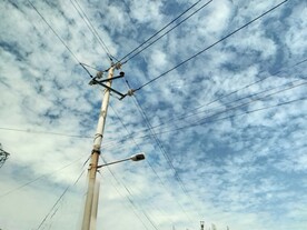 夏日晴空电线杆电线