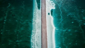 横穿大海的公路