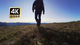 旅拍素材旅行者行走在山顶