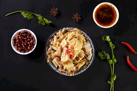 诱人的美食麻辣凉皮