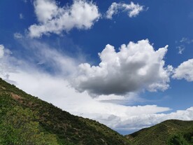 蓝天白云青山