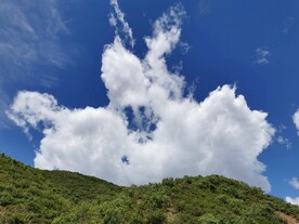 蓝天白云青山
