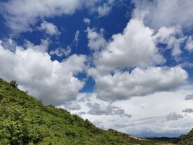 蓝天白云青山
