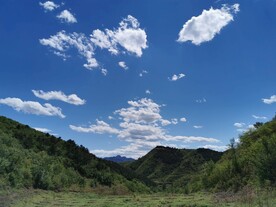 蓝天白云青山