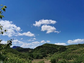 蓝天白云青山