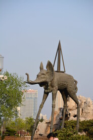 抽象大象雕塑
