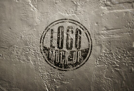 水泥墙上logo肌理样机素材