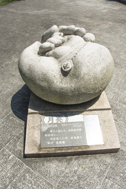 保护儿童雕像