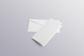信封折页展示的样机素材