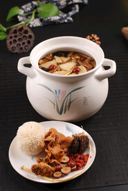 泉水炖野生菌