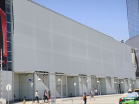 室外超大海报宣传样机模板展示
