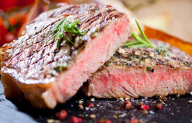 烤牛排高清拍摄图片