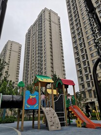 儿童滑梯