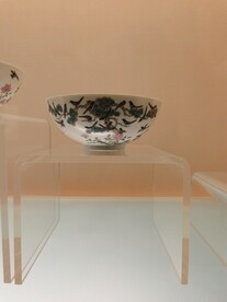 清代瓷碗优雅美丽