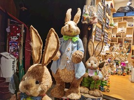 可爱的草兔子玩偶摆件