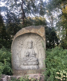 菩萨雕像 