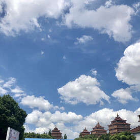 蓝天白云古建筑