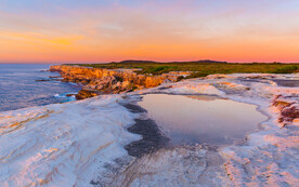 江边河滩江水