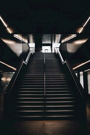 地铁通道楼梯扶手