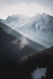 雪山山岭 