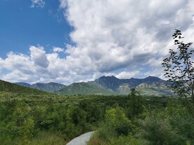 蓝天白云青山
