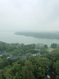 雷峰塔上观西湖美景