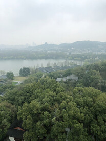 雷峰塔上观西湖美景