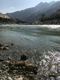 涓涓溪流自然景色