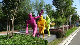 羽毛球运动雕塑