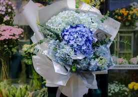 蓝色系绣球花束