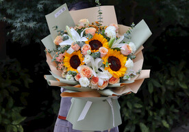 向日葵香槟玫瑰混合花束