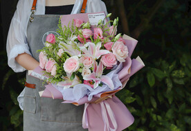 粉色系百合玫瑰混合花束