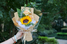 单枝向日葵玫瑰混合花束