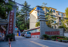 湖北汽车工业学院