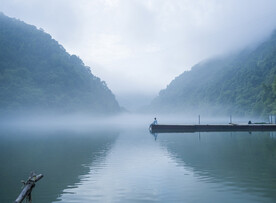 山水相映