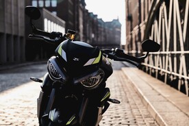 摩托车